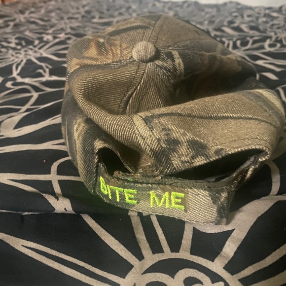 Bite Me Fishing hat - Picture 5 of 6
